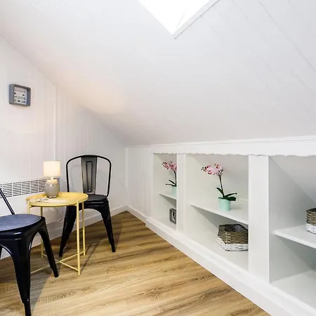 شقة Cosy With Balcony By Rent Like *
