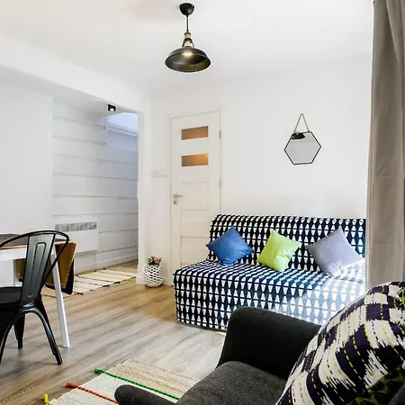 아파트 Cosy With Balcony By Rent Like *
