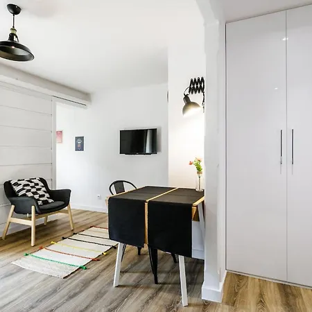 Cosy With Balcony By Rent Like