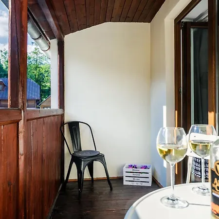 아파트 Cosy With Balcony By Rent Like *